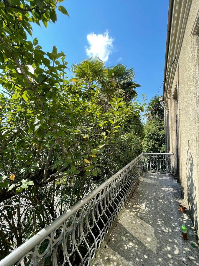 Guest House Tall Rooms Zugdidi Exterior photo