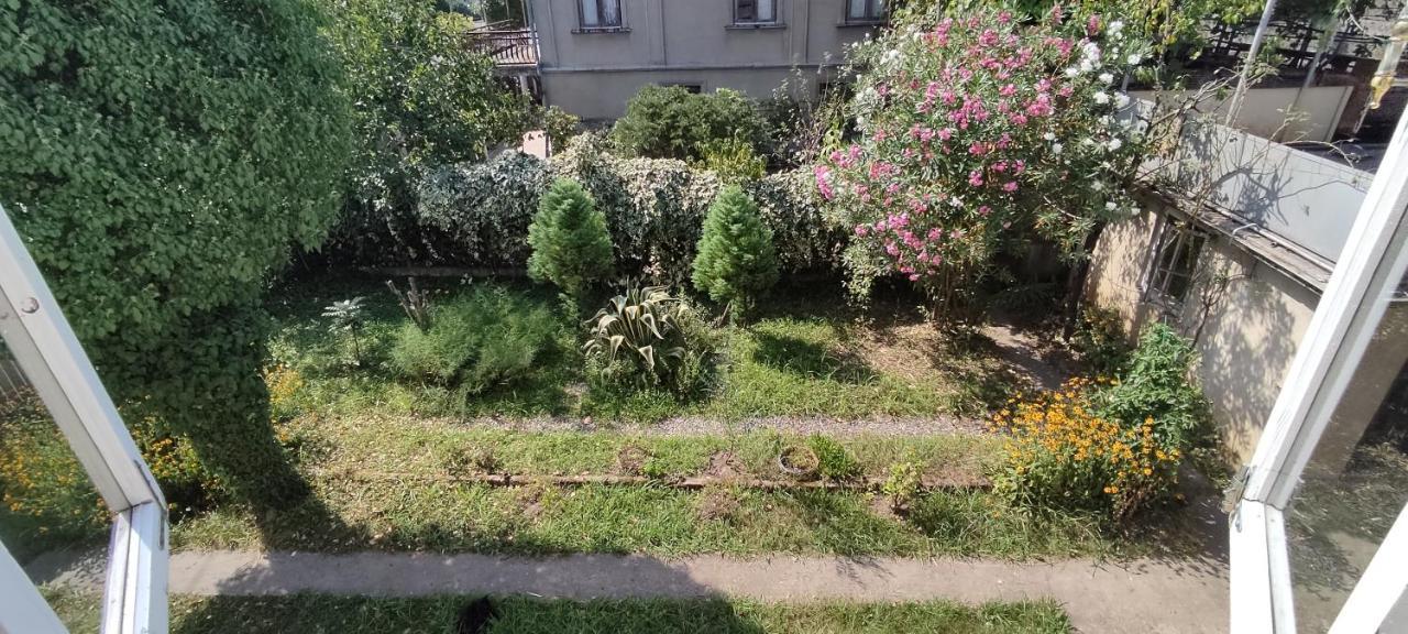 Guest House Tall Rooms Zugdidi Exterior photo