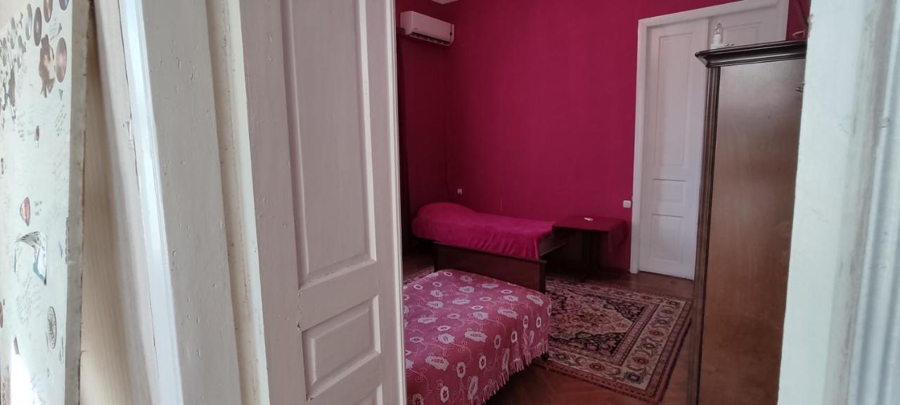 Guest House Tall Rooms Zugdidi Exterior photo